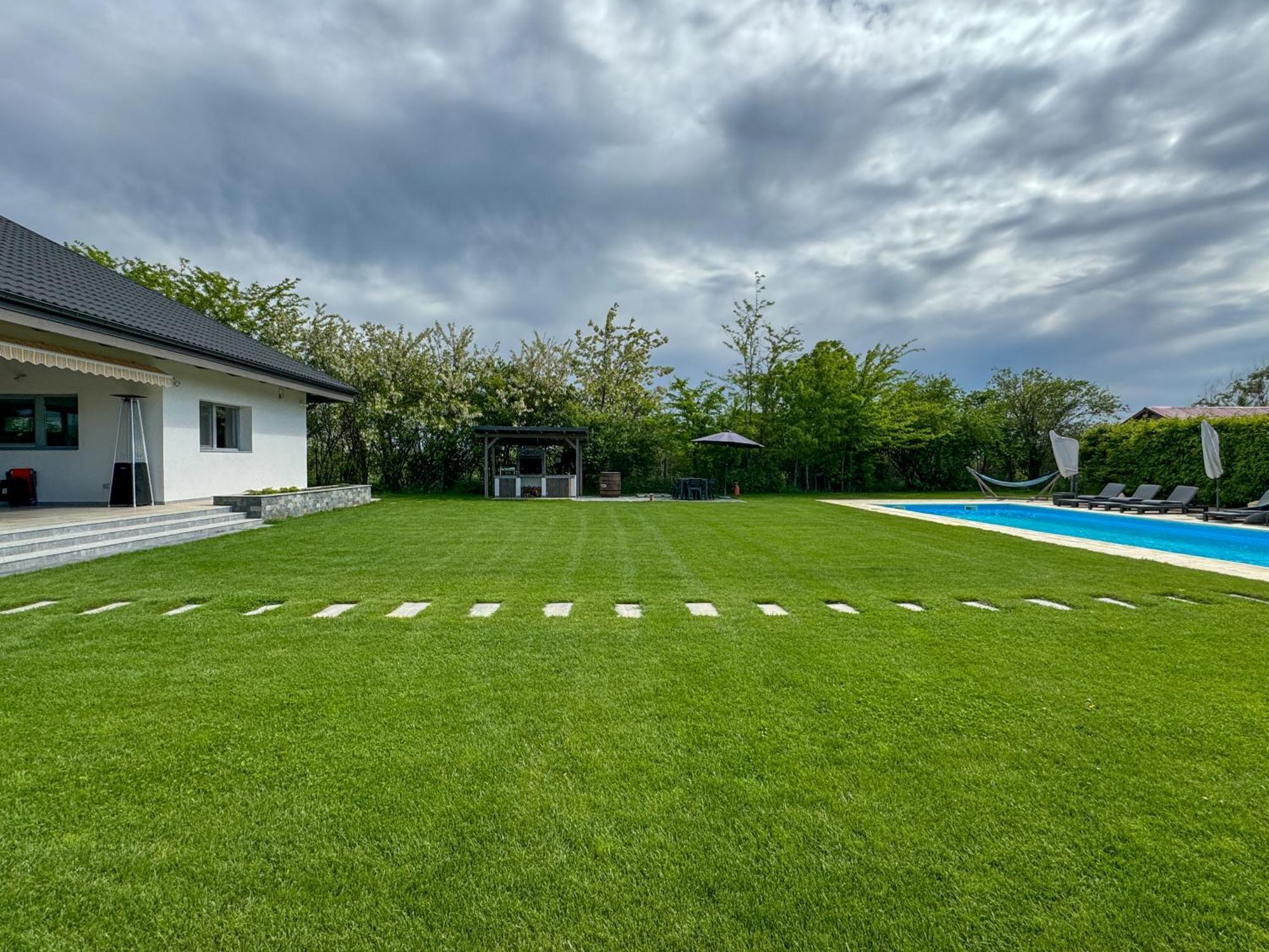 Lahuzur - Casa De Vacanta - Therme Balotesti & Aeroport Otopeni Saftica Exterior photo